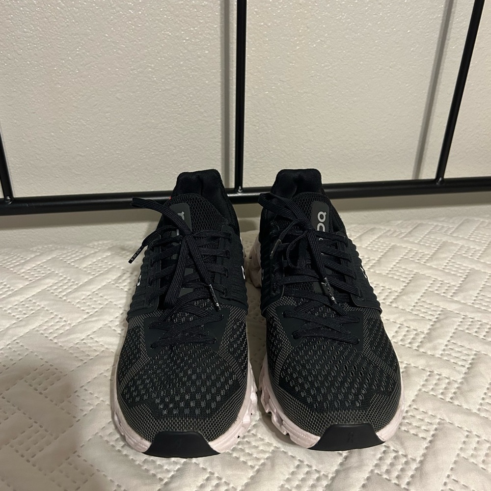 Women’s on cloud cloudswift black running shoes size 9.5